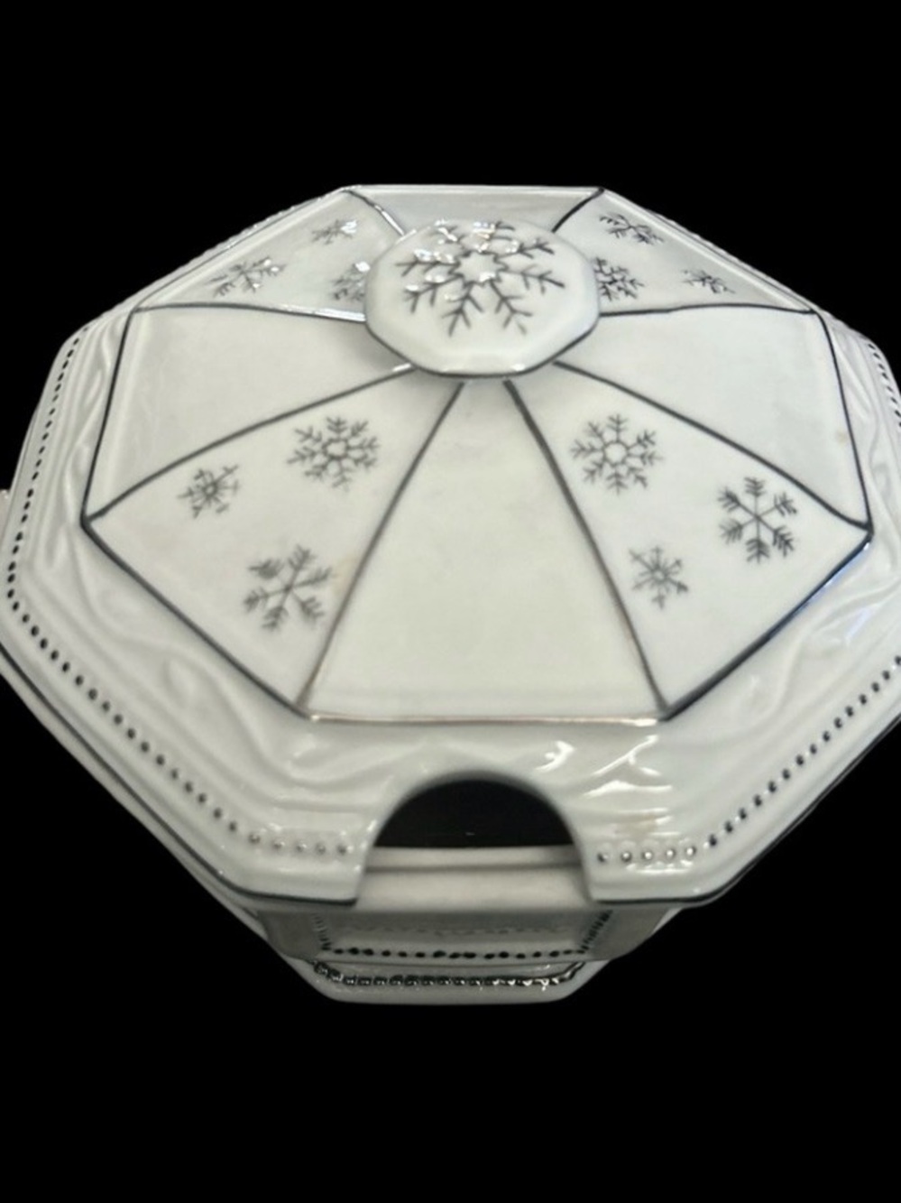 Vintage White & Silver Snowflake Ceramic Soup Tureen with Lid Holiday Tableware - Picture 3 of 5